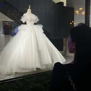 外企富婆和健硕黑人3p
