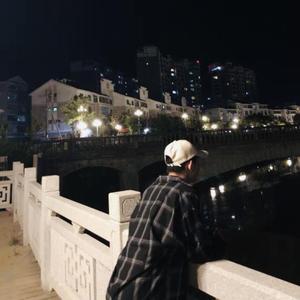 外企富婆和健硕黑人3p
